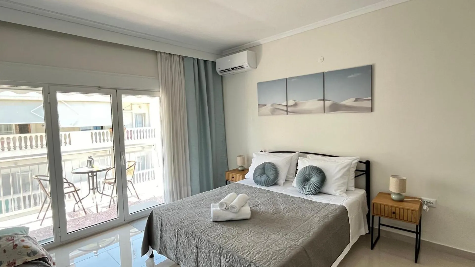 Irene Beach Front Luxury Suite Peraía Appartamento