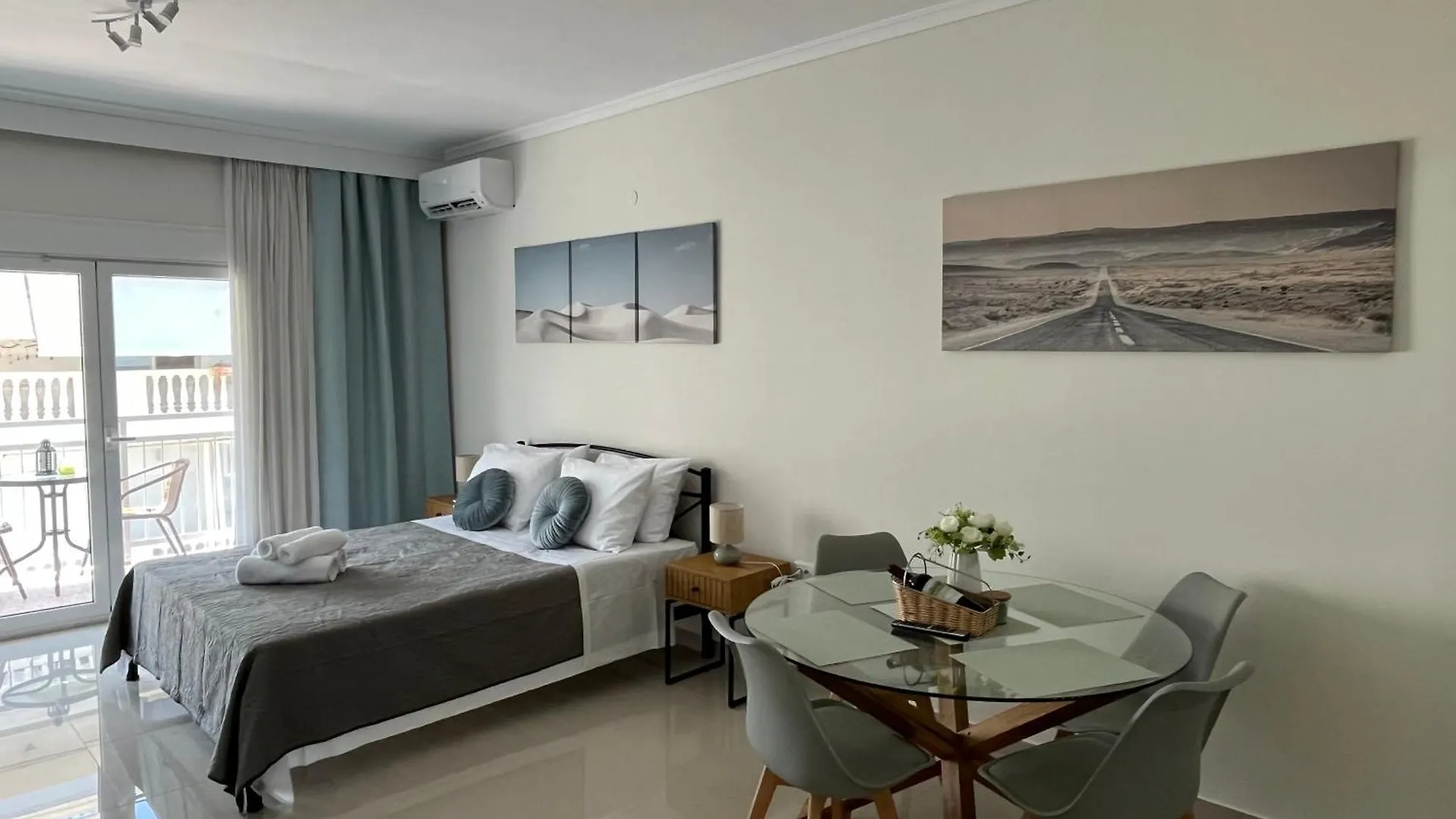 Irene Beach Front Luxury Suite Περαία